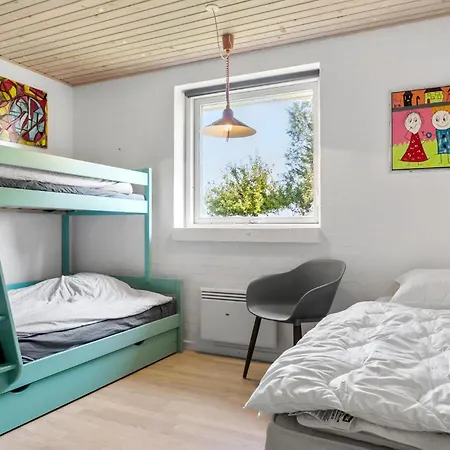 Dom wakacyjny Stunning In Bjert With Wifi