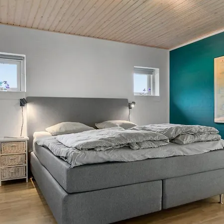 Dom wakacyjny Stunning In Bjert With Wifi