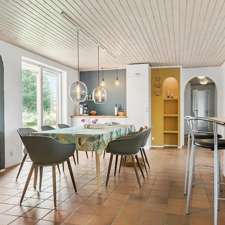 Dom wakacyjny Stunning In Bjert With Wifi Bjert Strand